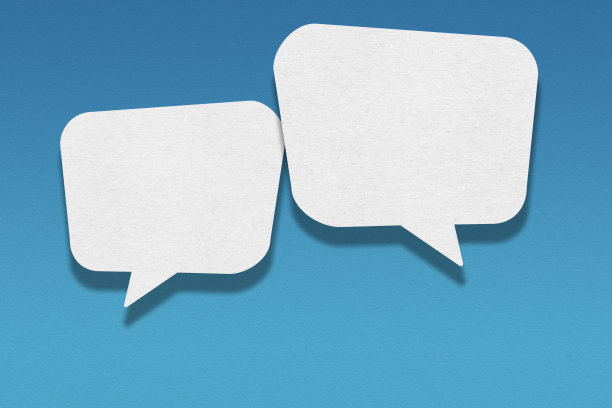 蓝色背景上的语音气泡图片下载