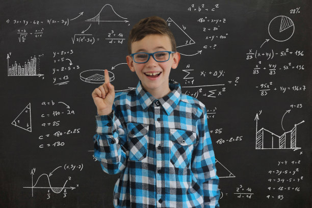 小男孩孩子想决定选择想法黑板教育学校背景图片下载