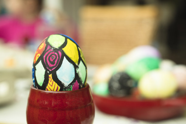 复活节彩蛋的细节画有不同的形式和明亮的颜色图片下载