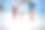一家人在海岸线上散步图片下载