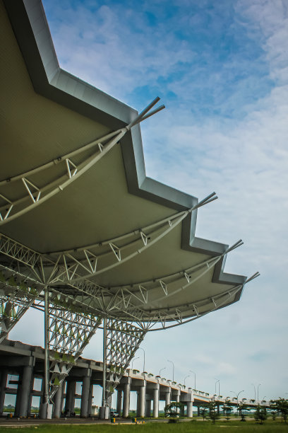 建筑高耸入云图片下载