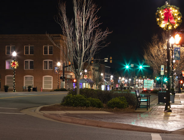 圣诞节期间在北卡罗来纳州的Raeford市中心图片下载