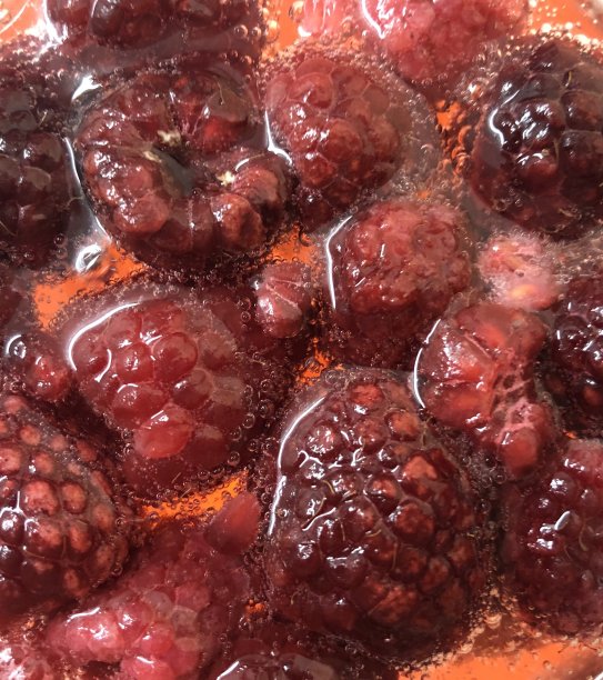 树莓与泡沫图片下载