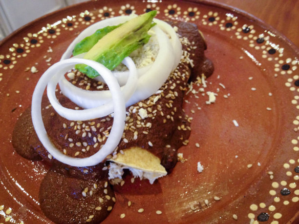 墨西哥玉米卷加摩尔酱和鳄梨图片下载