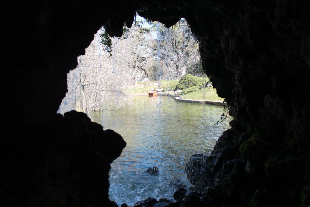 通过洞穴图片下载