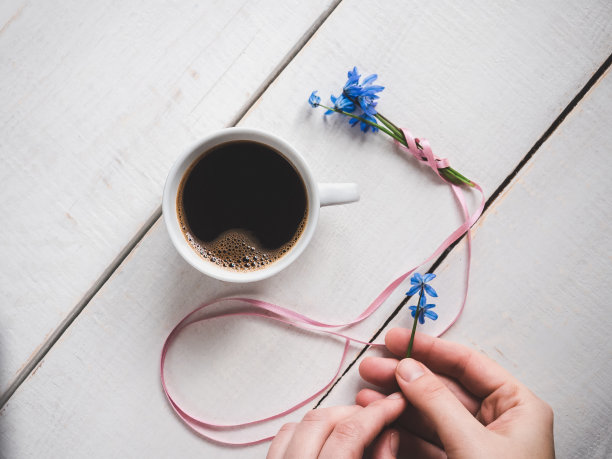 一杯芬芳的咖啡，春暖花开图片下载