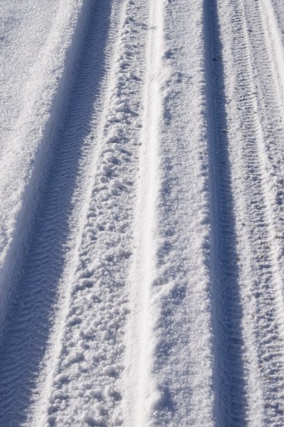在雪开车图片下载