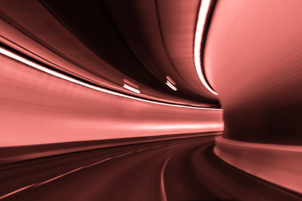 公路隧道的景观是活珊瑚色图片下载