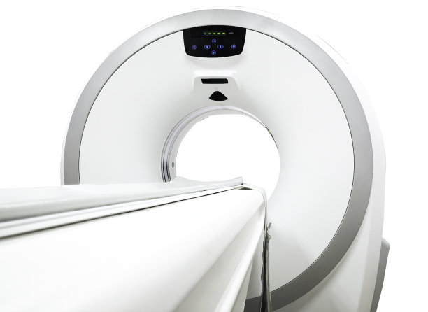 CT扫描仪(计算机断层扫描)孤立在白色背景。斜的观点。医疗技术的概念。剪切路径。图片下载