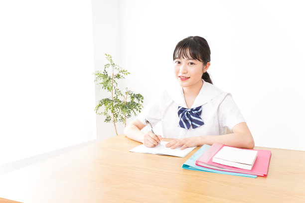 年轻女人学习图片下载