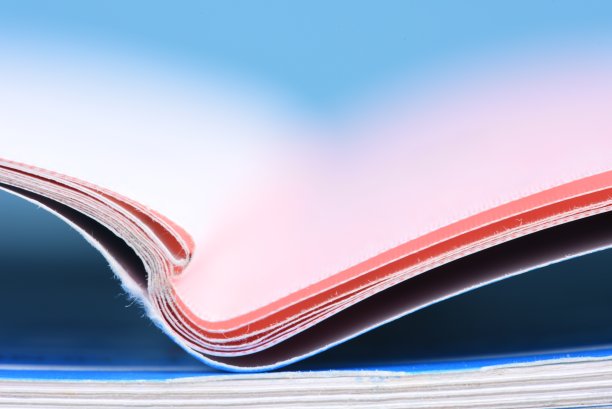 打开杂志，专注于egde页面图片下载