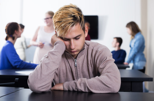 男生感觉不舒服图片下载