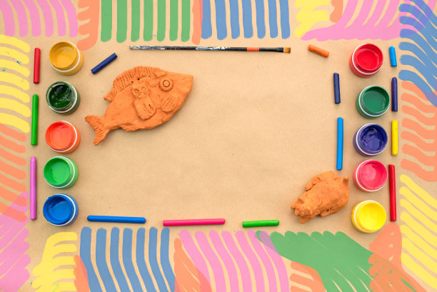 一套用于创作和绘画爱好的材料。图片下载