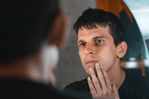 肖像没有胡子的年轻人图片下载