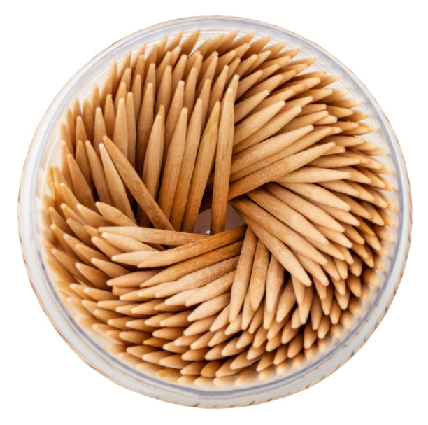 牙签放在一个盒子里，在白色的背景上有剪接路径图片下载