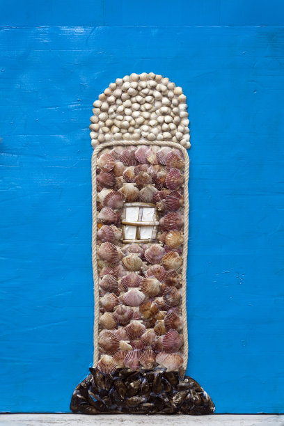 前门工艺小雕像由贻贝，蛤和扇贝制成。图片下载