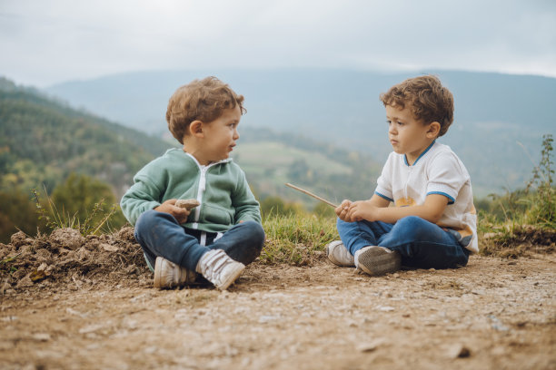 兄弟玩户外图片下载