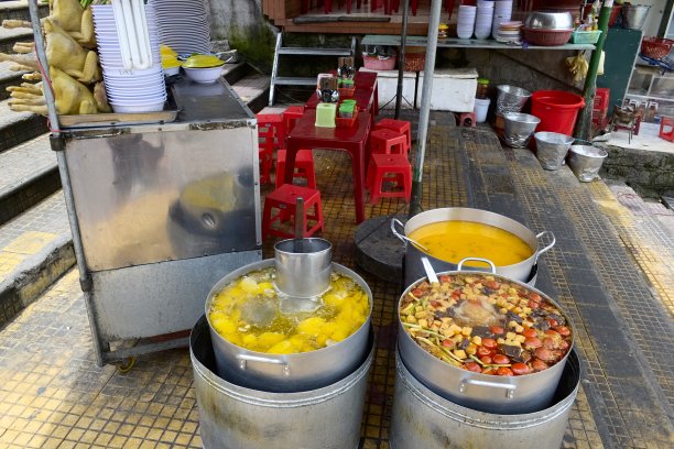 装着街头小吃的大锅图片下载