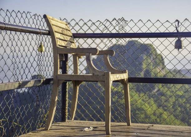 泰国北部高山顶上的观景椅。图片下载