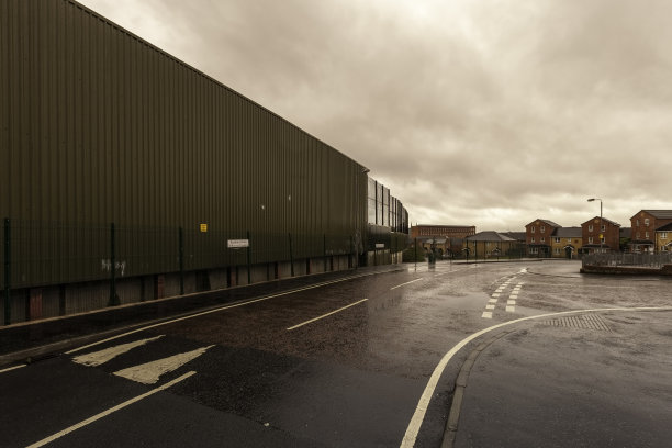 分隔贝尔法斯特新教和天主教社区的墙图片下载