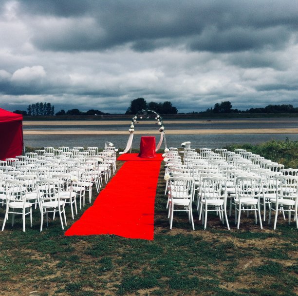 多云的婚礼图片下载