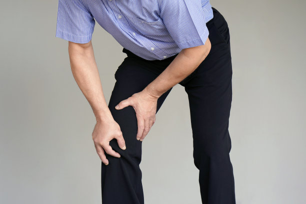 男人的膝盖疼痛图片下载