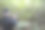 婴儿潮时期出生的人用移动设备拍照图片下载