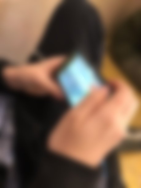 玩手机的儿童图片下载