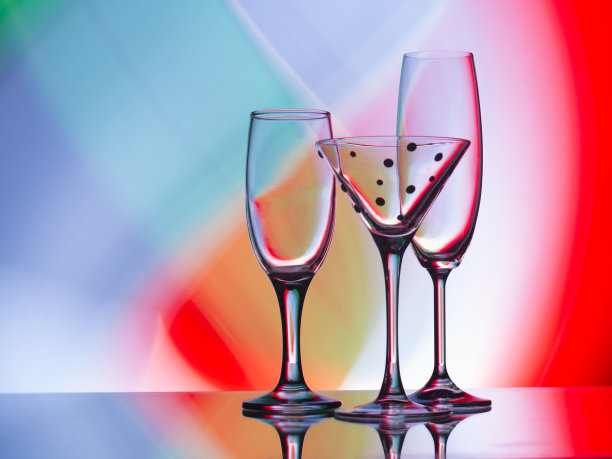 葡萄酒、香槟和鸡尾酒杯图片下载