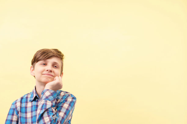 缺乏注意力。粗心的,梦幻般的男孩图片下载