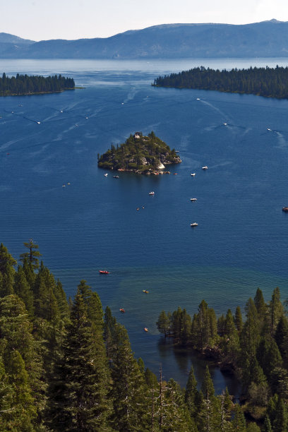 翡翠湾在太浩湖，美国加州图片下载