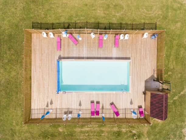 现代的游泳池图片下载