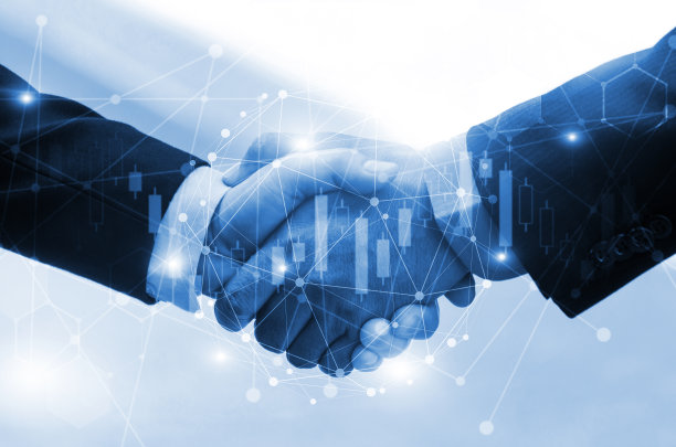 商人或投资者握手与股票市场图表和网络连接图表，合作业务，团队全球，技术和数字概念，蓝色调图片下载