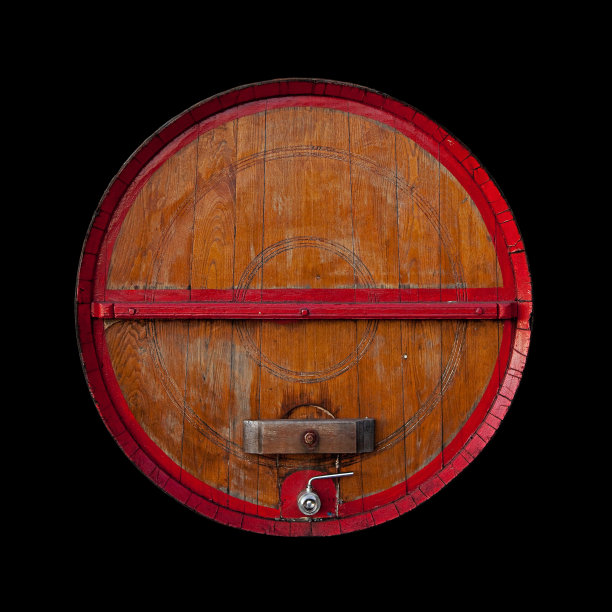 旧桶孤立在黑色图片下载