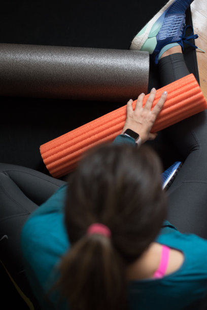 智能手表，女孩，搏击，在家锻炼图片下载