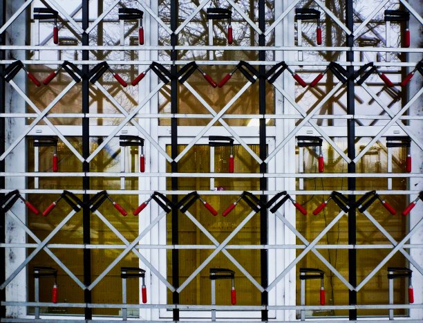 时尚的五金店橱窗格栅图片下载