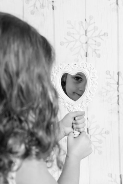 躲猫猫图片下载