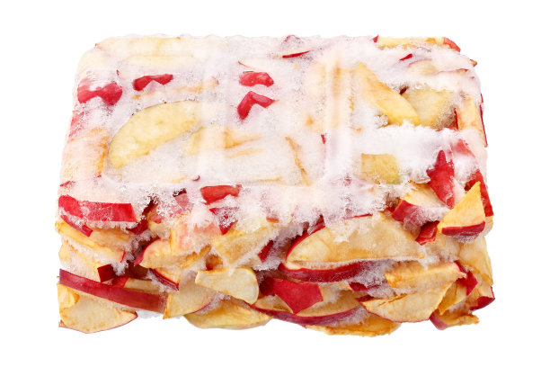 冷冻苹果孤立在白色背景。收获的产品保质期长。图片下载