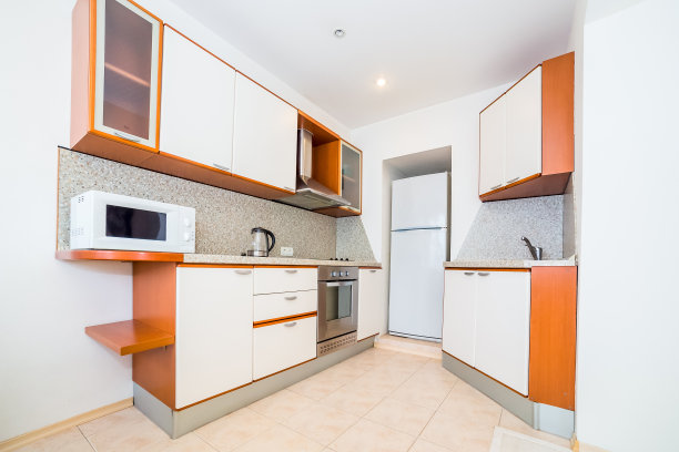 灯光厨房的照片图片下载