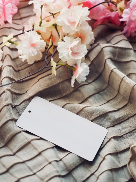 服装标签和樱桃树图片下载