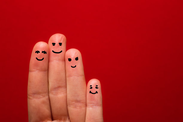 画手指上的笑脸，快乐的节日主题-形象图片下载