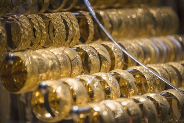 金手镯在金店图片下载