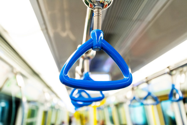 巴士上的蓝色把手图片下载