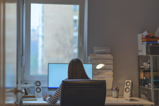 迷失在书本中图片下载