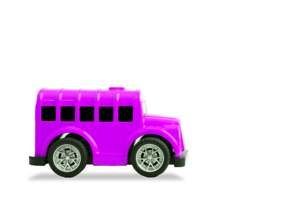白色背景上孤立的粉红色金属玩具校车图片下载