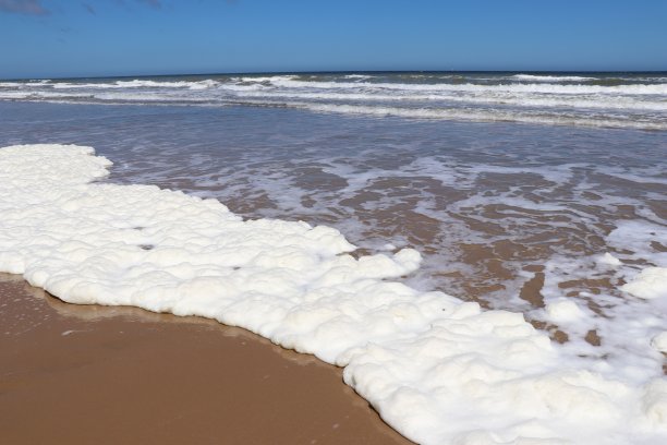 英国克罗默的泡沫海图片下载