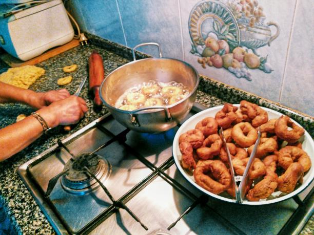 在家和妈妈一起做饭图片下载