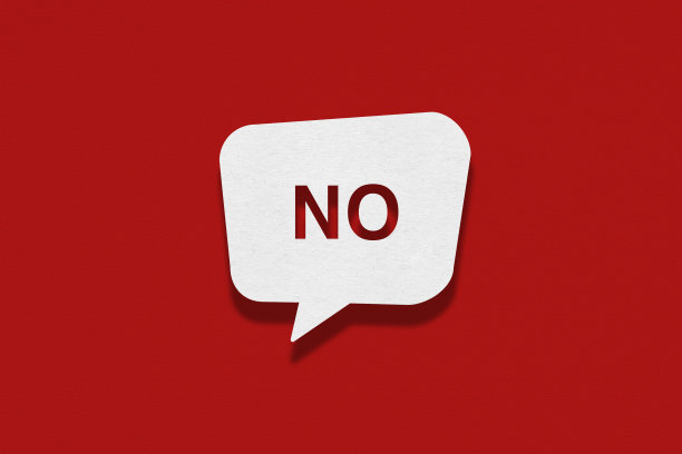 红色背景上的语音气泡，不图片下载