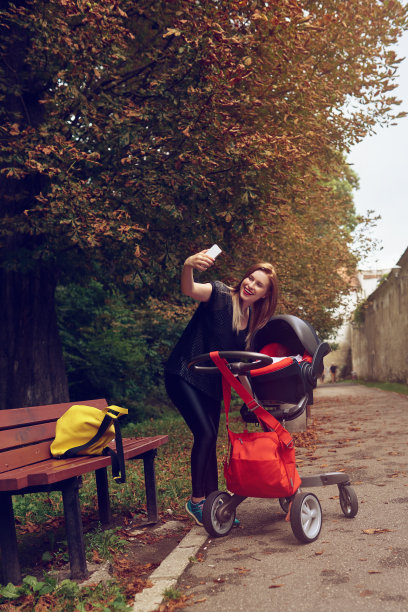 回忆第一次走在这个城市图片下载