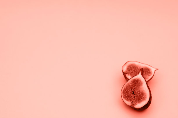 珊瑚色照片与切无花果。图片下载